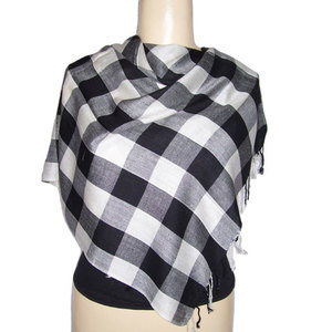 Pañuelo Cuadrado Premium para Hombre con Diseño a Cuadros, Elegante y Clásico, Suave y Ligero, Accesorio de Moda para Ocasiones Casuales y Formales - Product Image 1