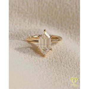 แหวนเพชรทรงกลมเจียระไนแบบ Brilliant Cut เพชรเลี้ยงในห้องปฏิบัติการ VVS รูปดอกไม้ เงินแท้ 925 เครื่องประดับหรูหราสำหรับงานหมั้นและงานแต่งงานสำหรับผู้หญิง - Product Image 1