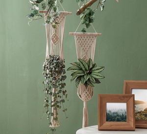 Elegante cesta colgante de macramé, macetero hecho a mano con cuerda de algodón, soporte decorativo para plantas, cesta colgante para decoración del hogar y balcón. - Product Image 5