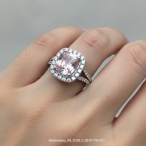 แหวนหมั้นเงินแท้ 925 ประดับมอร์แกไนต์สีชมพูอ่อนธรรมชาติ เพชร CZ ดีไซน์มินิมอลแบบช่องฝัง รับรองโดยผู้เชี่ยวชาญ ของขวัญแต่งงาน - Product Image 6