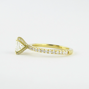 Bague de fiançailles en or jaune avec diamant taille coussin, sertie de griffes et pavé, style classique, bijoux pour femme - Product Image 4