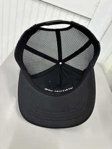 Gorras Trucker de Espuma Negra de Alta Calidad, Personalizadas con Bordado 2D, Precurvadas, Ajustables, en Vietnam - Product Image 5