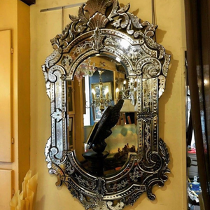 Miroir décoratif baroque vénitien de designer |   Miroir mural en verre de style antique de luxe avec cadre orné pour la décoration de la maison et des hôtels - Product Image 1