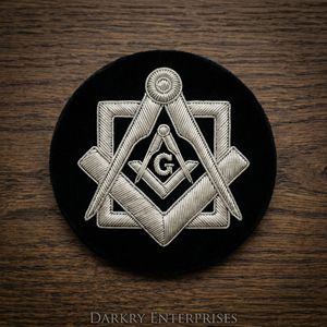 Parche Bordado a Mano Personalizado con Hilo de Plata, Insignia de Tela Blanca Premium con Pájaro y Cruz Metálicos en 3D para Ropa de Lujo - Product Image 4