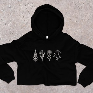 Sudadera corta para mujer – Gráfico de arte lineal de flores silvestres alpinas - Product Image 5
