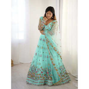 Lehenga Choli de Diseño para Fiesta con Bordado de Hilo y Lentejuelas - Product Image 6
