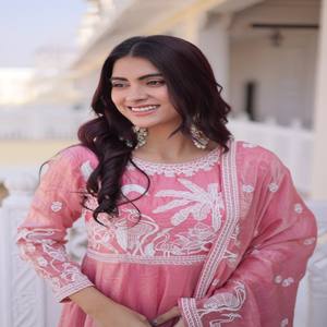 Robe de soirée VASTRA COTTAGE Fandi en satin brodé avec dupatta, travail de sequins et fils, manches longues, robe de créateur pour femmes - Product Image 5