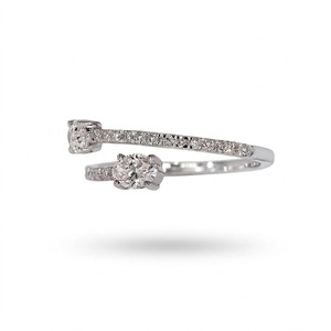 Bague de fiançailles unique en or jaune 18 carats avec deux diamants ovales de laboratoire couleur E VVS2 0,73 carat, sertis en bypass, pour empilage - Product Image 3