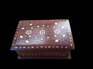 Caja de Almacenamiento de Joyas de Una Sola Capa Tallada en Madera con Incrustaciones Florales, Estuche Rectangular Organizador para Mesa, Empaque de Regalo - Product Image 4