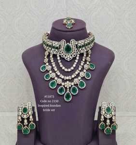 11873Inspired Kundan <b>Bridal</b> <b>Jewelry</b> <b>Set</b> With Emerald Green Doublet Stone And Imitation Pearls For Wedding Women's Classic Style - Product Image 3