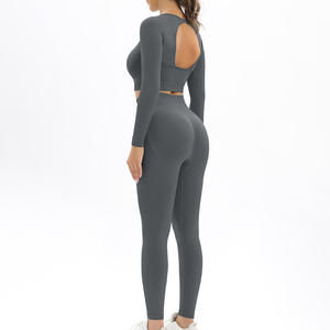 Conjunto Deportivo Moderno para Mujer, 2 Piezas, con Logotipo Frontal, Sin Costuras, con Leggings y Top, para Entrenamientos en el Gimnasio - Product Image 3