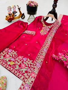 Kurti de Seda GMY con Cuello Redondo y Pantalones Palazzo con Dupatta – Edición de Exportación Global - Product Image 6