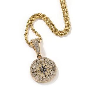 Colgante de Moneda con Diamantes Iced Out, Chapado en Oro Blanco, Latón con Micro Zirconia Azul, Colgante con Diseño de Brújula - Product Image 4