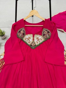 Nuevo y exclusivo salwar kameez de diseñador para fiestas, estilo indio y pakistaní, disponible en Samp Corporation. - Product Image 4