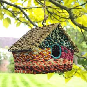Mangeoire à oiseaux rose tressée à la main avec toit conique, décoration suspendue pour jardin, pour oiseaux sauvages - Product Image 5