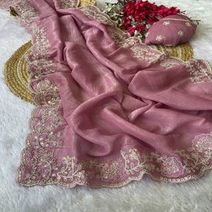 VASTRA COTTAGE Saree Premium Verde Pastel Suave y Texturizado con Bordado Intenso y Borde con Corte Festoneado - Product Image 1