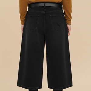 Capris de Mezclilla Negros de Cintura Alta para Hombre, Estilo Casual de Color Sólido con Bolsillos, Logotipo Frontal, Cierre de Botones y Tela Tejida - Product Image 2