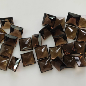 ควอตซ์สีน้ำตาลธรรมชาติ 10 มม. ทรงสี่เหลี่ยมเจ้าหญิงคัท คุณภาพดีที่สุด พลอยหลวมสำหรับทำเครื่องประดับและสร้อยคอ - Product Image 2