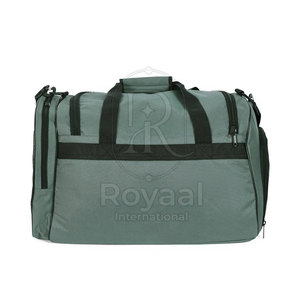 Sacs de sport imperméables personnalisés avec logo, fabriqués au Pakistan, en nylon de qualité supérieure, avec fermeture éclair, pour la gym, en vente. - Product Image 5