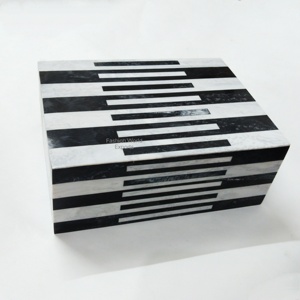 Rectangular Wooden <b>Storage</b> <b>Box</b> with <b>Black</b> and White Checkerboard Lid Minimalist Design <b>for</b> Bedroom Use - Product Image 4