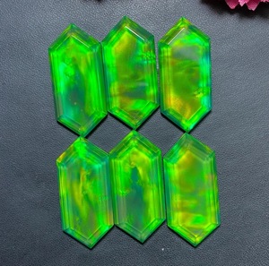 Oparex Opale Nébuleuse Aura, doublet synthétique créé en laboratoire, taille hexagonale, à effet feu arc-en-ciel et changement de couleur vert, calibré, pierre brute - Product Image 4