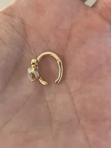Pendientes de Aro Huggie de Lujo EtherStar con Esmeralda Redonda de 0.82ct Cultivada en Laboratorio, Certificación IGI, Oro, Cierre de Clic, para Mujer - Product Image 3