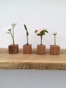 Jarrón de Flores de Madera de Diseño Moderno para Exhibición en Estantes del Hogar con Acabado de Textura Rica y Detalles Artísticos Hechos a Mano - Product Image 2