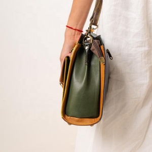 ชุดเดรสสตรีสไตล์วินเทจหนังนิ่มแท้แบบครอสบอดี้กระเป๋าถือลายนูนเลเซอร์เดี่ยวสำหรับผู้หญิง - Product Image 4