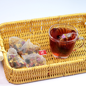 <span class=keywords><strong>Tisane</strong></span> Bio Apaisante <span class=keywords><strong>pour</strong></span> la Ménopause <span class=keywords><strong>pour</strong></span> Femmes – Équilibre Hormonal et Amélioration de la Qualité du Sommeil – Mélange de Thés Bien-être en Sachets - Product Image 5