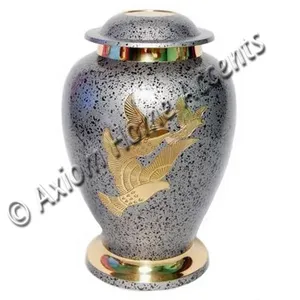 Urna Conmemorativa de Latón Hecha a Mano con Superficie Lisa para Honrar a Seres Queridos de Axiom Home Accents Detailed - Product Image 4
