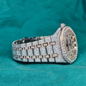 Montre à quartz de mode antique personnalisée avec logo, étanche, lumineuse, sertie de diamants, montre de luxe pour homme - Product Image 1