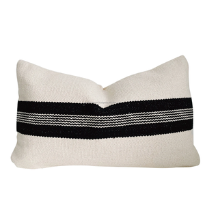 Taie d'oreiller housse de coussin indien Boho Chic tissé à la main en coton avec glands pour une décoration intérieure confortable - Product Image 1