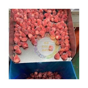Fraises IQF entières surgelées de qualité supérieure, très demandées pour les jus d'été, vente en gros en vrac, fraises du Vietnam - Product Image 2