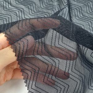 Tissu en dentelle extensible léger à motif zigzag géométrique 121 cm en nylon et élasthanne tricoté pour lingerie, robes et vêtements de mariage - Product Image 4