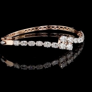 กำไลข้อมือทองคำ 14k สีโรสโกลด์ รูปไข่ ประดับเพชรแล็บโกรว์ทรงแฟนซีรูปโคลเวอร์ พร้อมกำไลแบบบาแก็ตต์ สำหรับงานปาร์ตี้และงานแต่งงาน เหมาะสำหรับทั้งผู้หญิงและผู้ชาย - Product Image 3