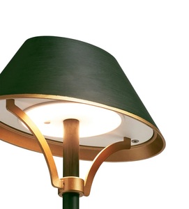 Lámpara de Mesa Metálica Emerald Crest con Estructura de Hierro Premium, Pantalla Decorativa, Iluminación Cálida para Espacios Interiores de Lujo - Product Image 4