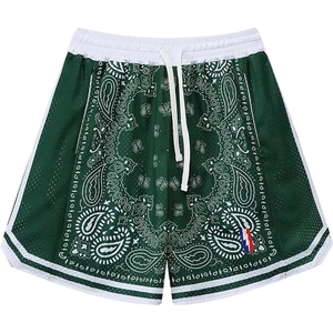 กางเกงขาสั้นตาข่ายลายกราฟิกสำหรับผู้ชาย พิมพ์ลายแบบซับลิเมชั่น น้ำหนักเบา เหมาะสำหรับออกกำลังกายและเล่นบาสเกตบอล ออกแบบเองได้ สำหรับตลาดสหรัฐอเมริกา - Product Image 2