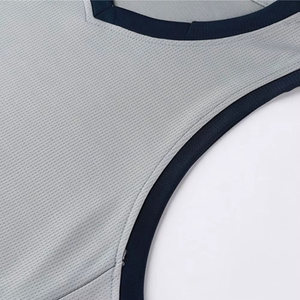 Uniforme de Baloncesto Personalizado con Estampado por Transferencia de Calor, Conjunto de Camiseta sin Mangas con Cuello en V y Pantalones Cortos para Hombre, Diseño Amarillo con Estampado de Leopardo a Cuadros, Absorbente de Humedad - Product Image 3