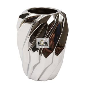 Vases décoratifs de luxe en métal martelé courbé, style nordique, grands vases à fleurs antiques au meilleur prix - Product Image 1