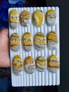 Jaspe Natural Bumble Bee, Gema Suelta Cabujón, Formas Mixtas, Cambio de Color, Grado AAA, Jaspe Amarillo para Fabricación de Joyas - Product Image 2