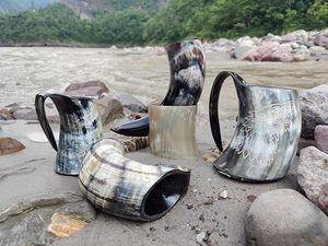 Mug à boire en corne de buffle fait main, style viking, durable, moderne, personnalisé, avec une prise en main parfaite, cadeau d'affaires, pour les fêtes de bière - Product Image 3