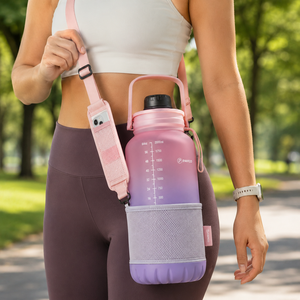 Botella de agua deportiva redonda de plástico azul de medio galón (2L) con correa de transporte y funda de almacenamiento para gimnasio, camping, fábrica de Vietnam - Product Image 4