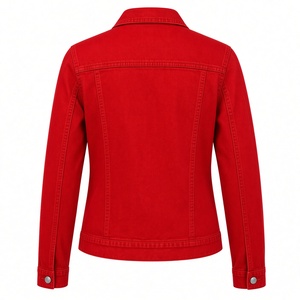 Chaqueta Vaquera Roja PDK para Mujer, Manga Larga, Estilo Universitario, con Bordado Decorativo en el Pecho, Cuello Clásico, Cierre de Botones - Product Image 3