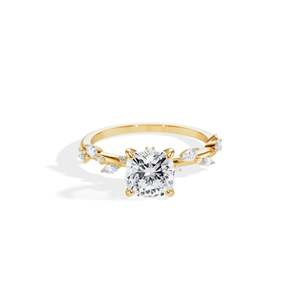 Anillo de compromiso de oro de 14k para mujer con diamante de corte radiante y engaste de púas estilo floral - Product Image 1