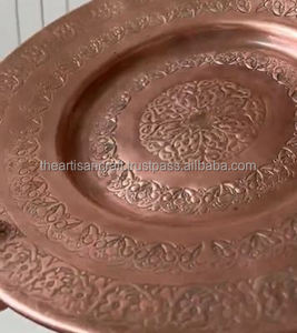 Bandeja de Servir Moderna de Cobre con Diseño Floral |   Diseño floral en tono cobre |   Artesanía Coleccionable Hecha a Mano, Impermeable, con Logotipo Personalizable y Tamaño Ajustable - Product Image 6