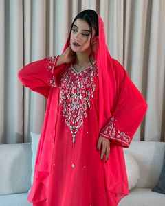 Ensemble 2 pièces de luxe écologique pour femmes musulmanes, modeste, simple, en mousseline unie, perlé, style kaftan, longueur ras du sol, coupe trapèze, manches longues - Product Image 5