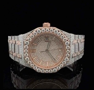 Montre en acier inoxydable de qualité supérieure, plaquée or rose, sertie de diamants Moissanite VVS, style Hip Hop Antique Premium, disponible à la vente - Product Image 5