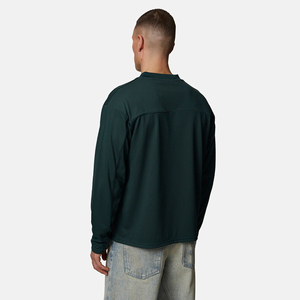 เสื้อยืดผู้ชายสีเขียวเข้ม คอวี แขนยาว ผ้าถักโพลีเอสเตอร์ ระบายอากาศได้ดี สวมใส่สบาย ทรงปกติ สีพื้น - Product Image 2