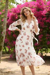 Robe élégante blanche à imprimé floral en tissu Georgette, doublure en crêpe, col en V, manches trois quarts, longueur normale, entièrement cousue - Product Image 6