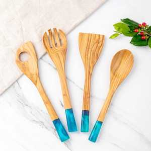 Ustensile de cuisine écologique en bois d'olivier de qualité supérieure avec manche en résine bleue, cuillère de cuisine faite à la main, outils de service, lavage à la main uniquement - Product Image 1